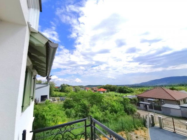 Eladó családi ház, Pilisborosjenőn 256 M Ft, 5 szobás
