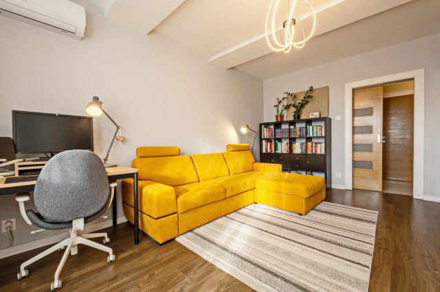 Eladó panellakás, Debrecenben 71.9 M Ft, 3 szobás