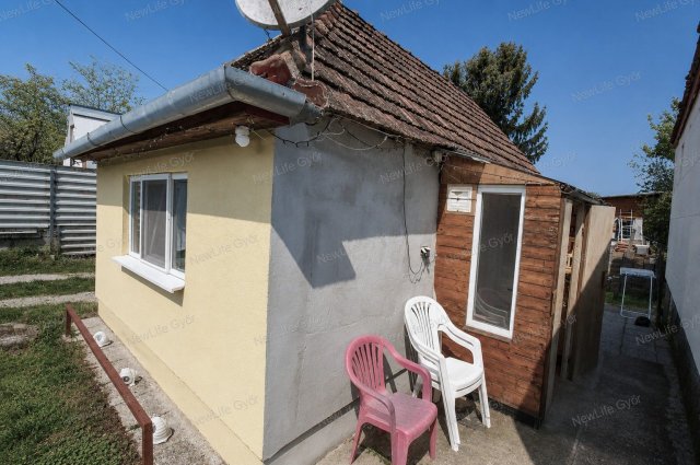 Eladó családi ház, Téten 12.8 M Ft, 1 szobás