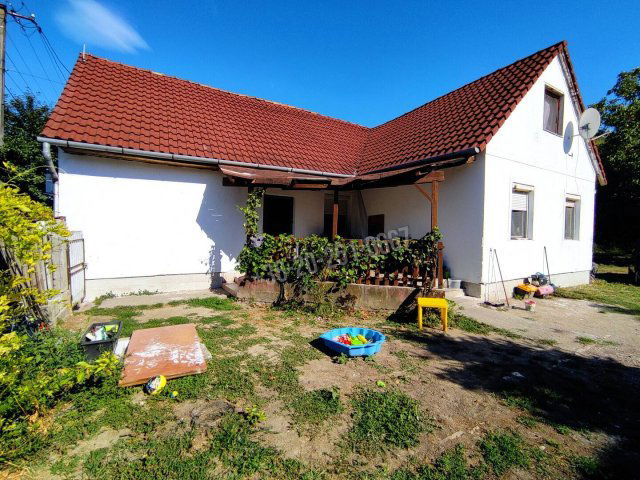 Eladó családi ház, Mohácson 32 M Ft, 5 szobás