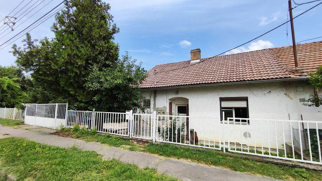 Eladó ikerház, Szekszárdon, Aranytó utcában 27 M Ft, 4 szobás