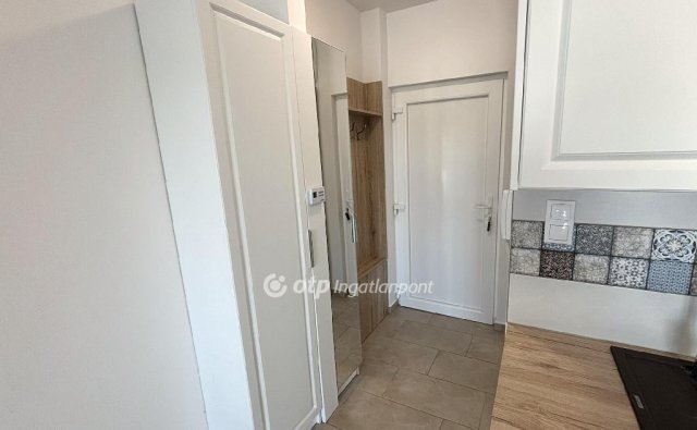 Eladó téglalakás, Győrött 72 M Ft, 1+2 szobás