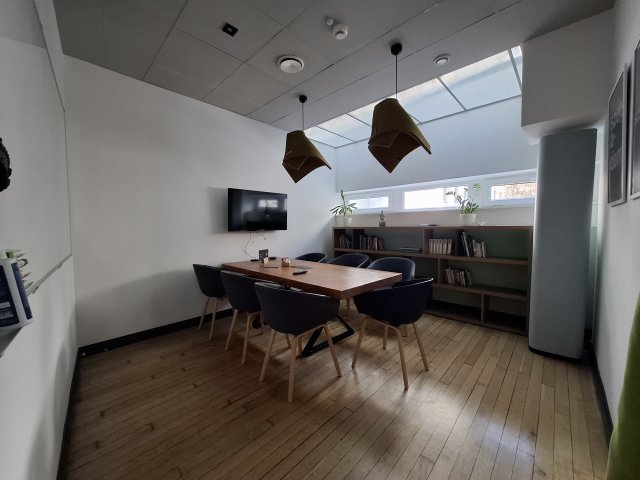 Kiadó iroda, Budapesten, VII. kerületben, Károly körúton