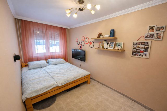 Eladó panellakás, Debrecenben 65.5 M Ft, 3 szobás