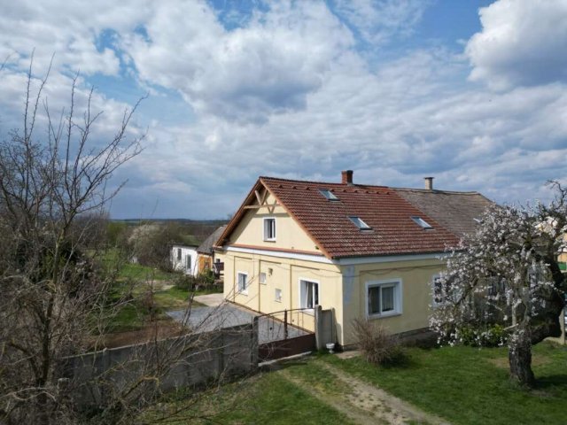 Eladó családi ház, Szakonyon 57.77 M Ft, 4 szobás