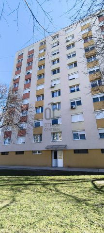 Eladó panellakás, Ajkán 27.99 M Ft, 2 szobás