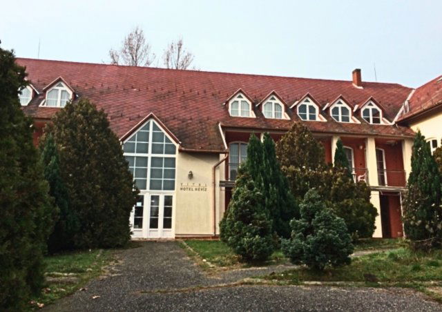 Eladó hotel, Alsópáhokon 199 M Ft, 36 szobás