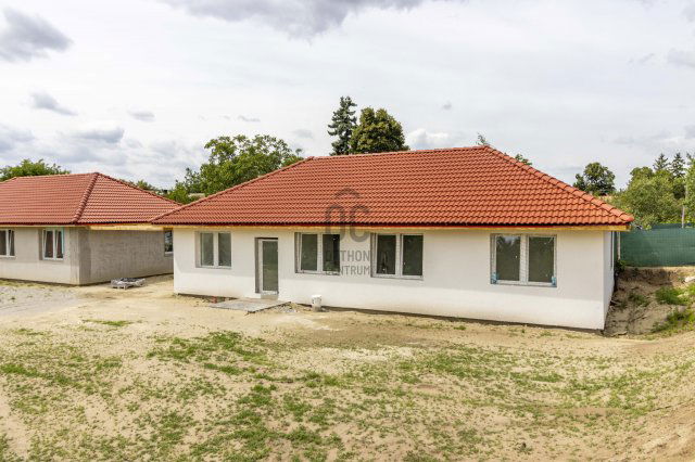 Eladó családi ház, Székesfehérvárott 80 M Ft, 5 szobás