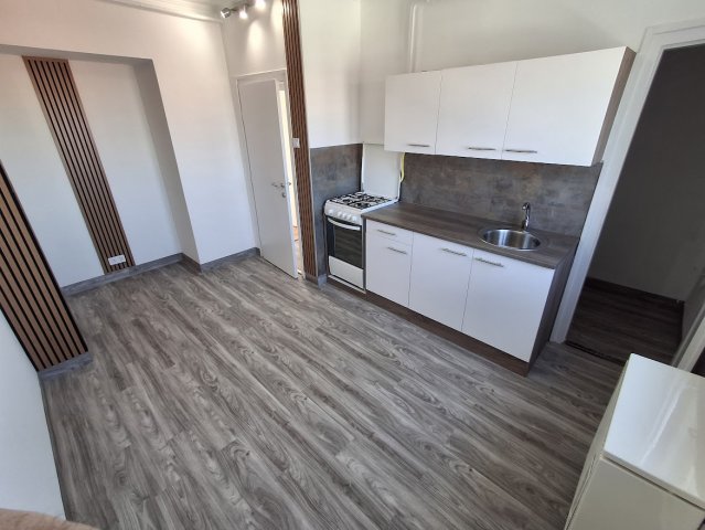 Eladó téglalakás, Cegléden 49.9 M Ft, 2 szobás