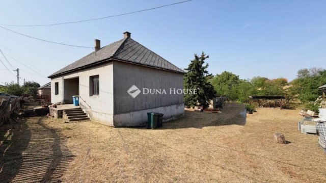 Eladó családi ház, Újcsanáloson 27.9 M Ft, 4 szobás