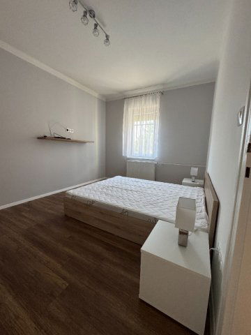 Kiadó téglalakás, albérlet, Pécsett, Petőfi utcában, 3 szobás