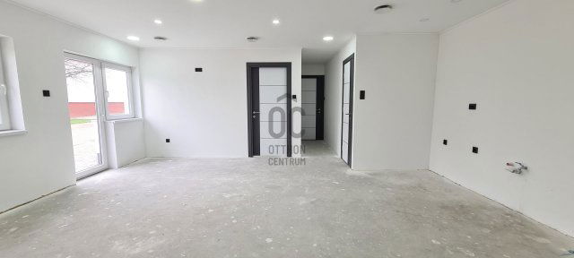 Eladó családi ház, Székesfehérvárott 66.6 M Ft, 3 szobás