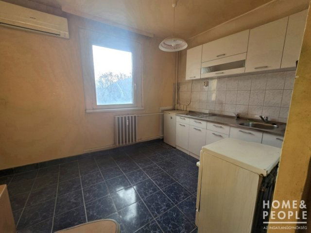 Eladó téglalakás, Szegeden 35.899 M Ft, 1 szobás