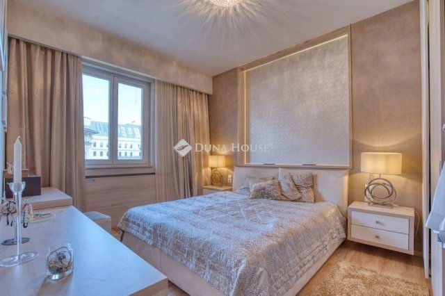 Eladó téglalakás, Budapesten, V. kerületben 219.9 M Ft, 3 szobás