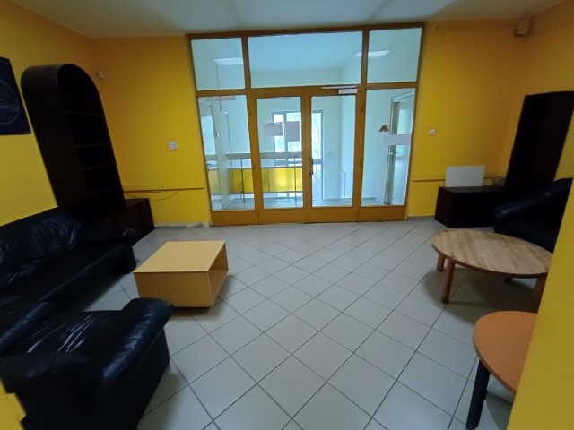 Eladó üzlethelyiség, Székesfehérvárott 25 M Ft, 1 szobás