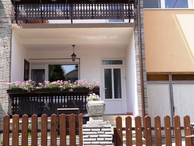 Eladó családi ház, Hévízen 102.113 M Ft, 7 szobás