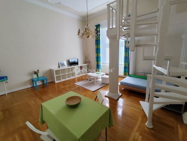 Eladó téglalakás, Budapesten, VI. kerületben 99.9 M Ft, 2 szobás