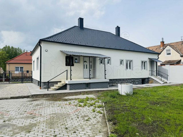 Eladó családi ház, Győrzámolyon 49.9 M Ft