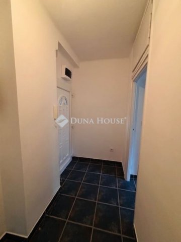 Eladó téglalakás, Komlón 22.9 M Ft, 1+1 szobás