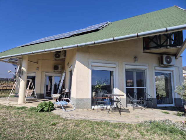 Eladó családi ház, Pécsett 138 M Ft, 5 szobás