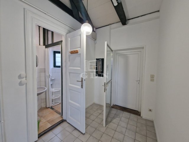 Kiadó üzlethelyiség, Székesfehérvárott 160 E Ft / hó