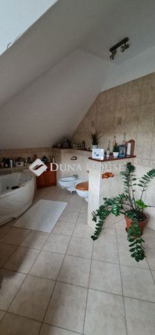 Eladó családi ház, Szadán 209.9 M Ft, 6 szobás