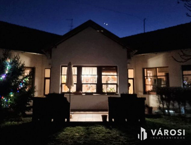 Eladó családi ház, Körösladányban 59.9 M Ft, 8 szobás
