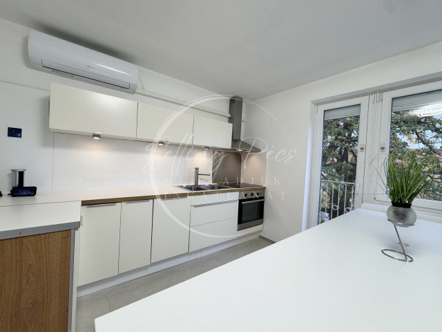 Eladó téglalakás, Komlón 34.4 M Ft, 2 szobás