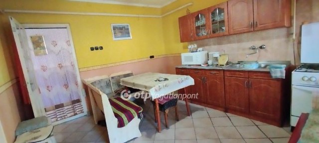 Eladó családi ház, Jászberényben 20 M Ft, 2 szobás