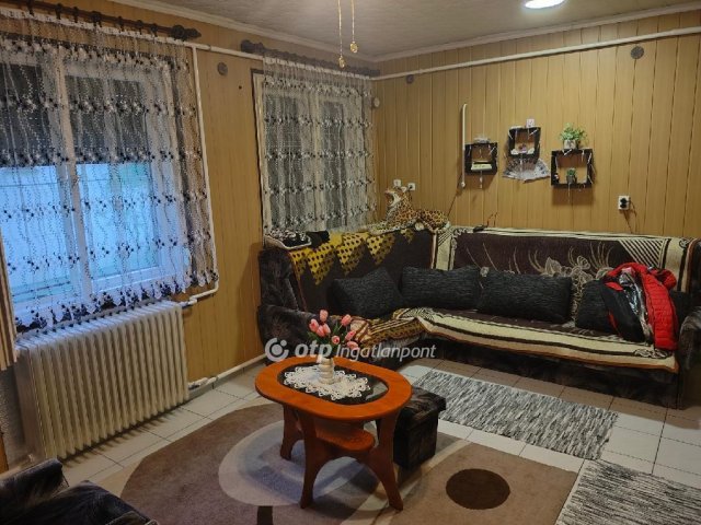 Eladó családi ház, Szeghalmon 30 M Ft, 3 szobás