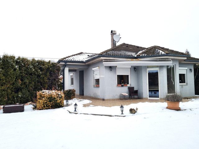 Eladó családi ház, Halászin 89 M Ft, 2 szobás