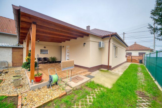 Eladó családi ház, Vecsésen 119.9 M Ft, 2+2 szobás