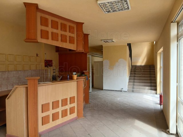 Eladó hotel, Almásfüzitőn 320 M Ft, 11 szobás