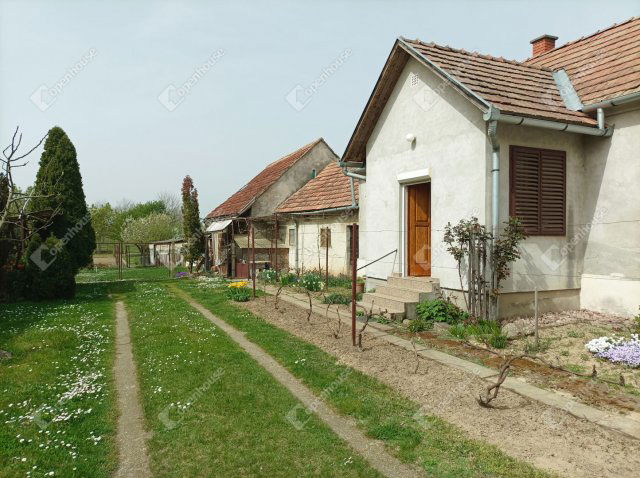 Eladó családi ház, Nagyatádon 23.9 M Ft, 2 szobás