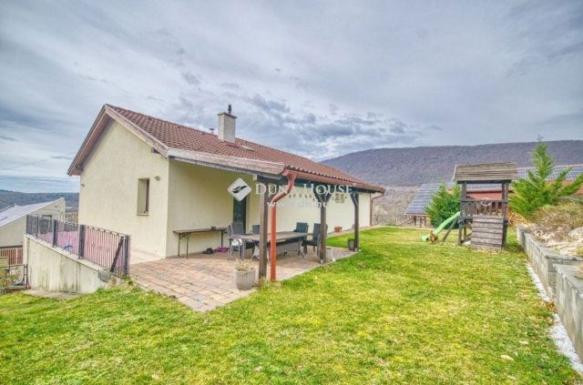 Eladó családi ház, Pilisszentkereszten 299 M Ft, 5 szobás