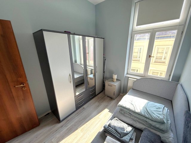 Kiadó téglalakás, albérlet, Pécsett 220 E Ft / hó, 3 szobás