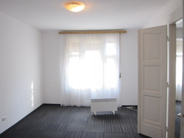 Eladó téglalakás, Szolnokon 67.2 M Ft, 3 szobás