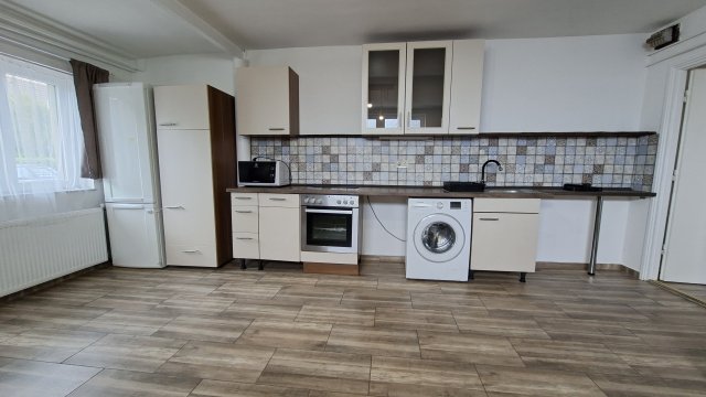 Kiadó téglalakás, albérlet, Pécsett 140 E Ft / hó, 1 szobás