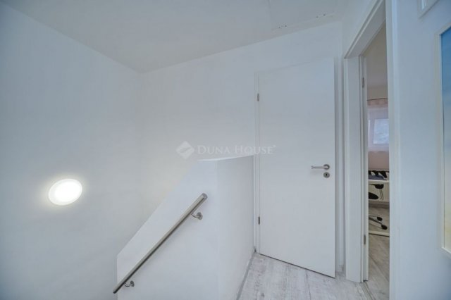 Eladó sorház, Budapesten, X. kerületben 134.9 M Ft, 4 szobás