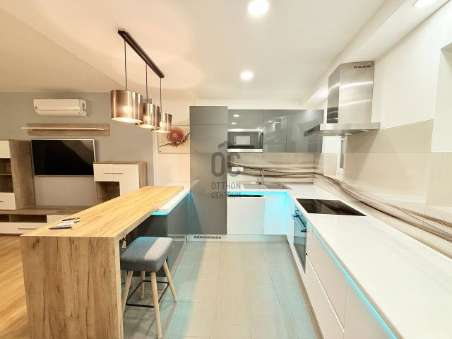 Eladó téglalakás, Budapesten, VI. kerületben, Izabella utcában