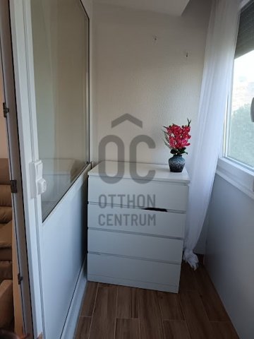 Eladó panellakás, Pakson 56.9 M Ft, 3 szobás