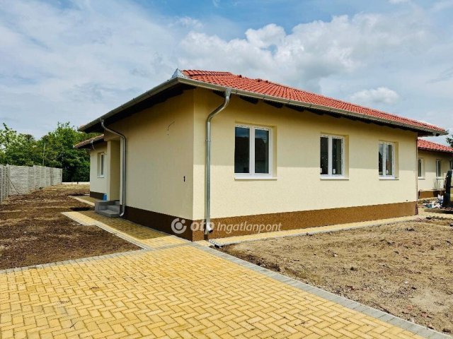 Eladó családi ház, Mikepércsen 119 M Ft, 4 szobás
