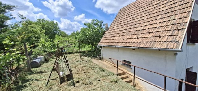 Eladó családi ház, Pécsett 15.99 M Ft, 1 szobás