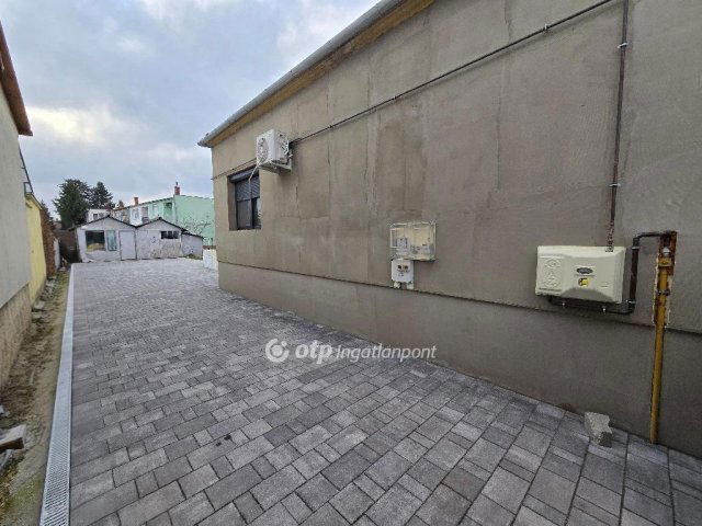 Eladó családi ház, Pápán 75 M Ft, 2+1 szobás