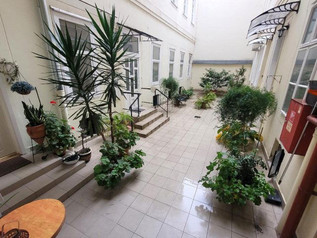 Eladó téglalakás, Budapesten, VI. kerületben 68 M Ft, 2 szobás