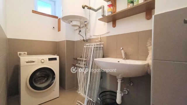 Eladó családi ház, Ercsiben 99 M Ft, 2+4 szobás