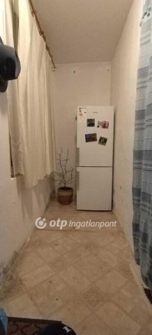 Eladó téglalakás, Pécsett 11.2 M Ft, 1 szobás
