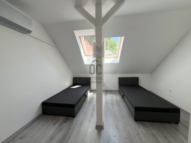 Eladó téglalakás, Szekszárdon 49.8 M Ft, 4 szobás