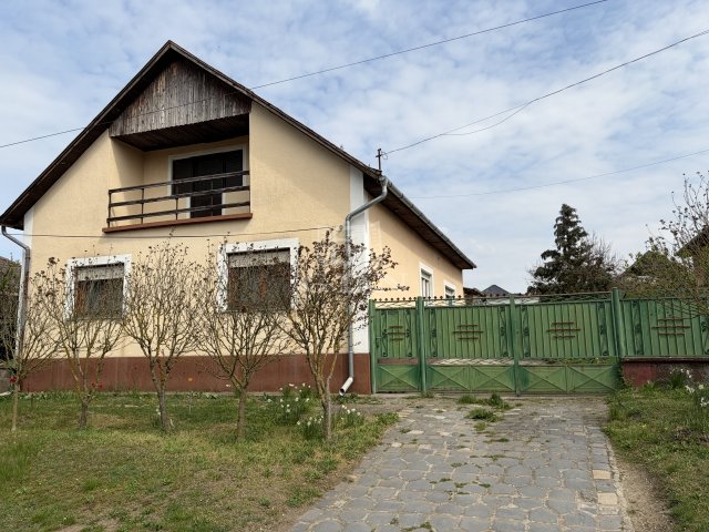 Eladó családi ház, Bagon 75.9 M Ft, 4 szobás
