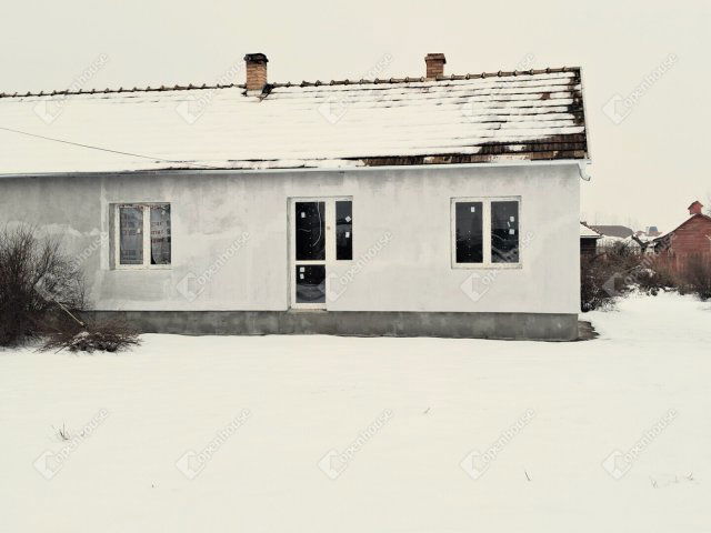 Eladó téglalakás, Komáromban 41.5 M Ft, 3+1 szobás